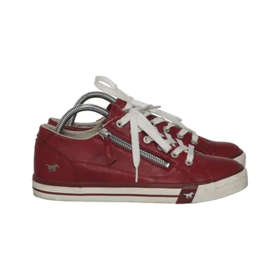 Sneakers (Red) from Mustang True Denim