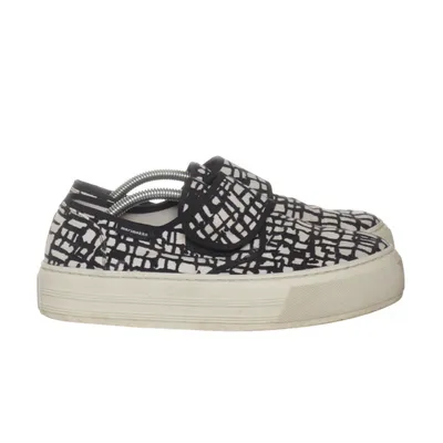 Slip-ons (Black, White) from Marimekko