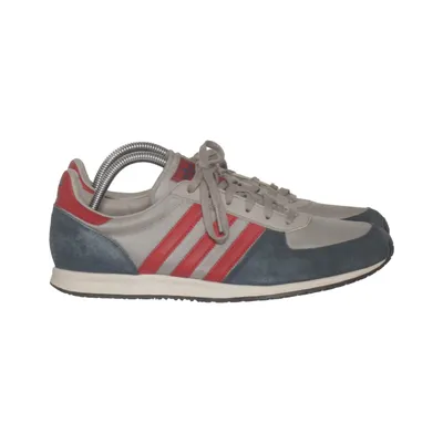 Baskets (Gris, Bleu, Rouge) de Adidas