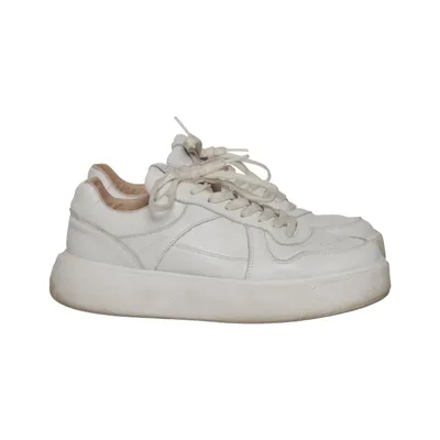 Baskets (Blanc) de Philip Hog