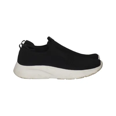 Running shoes (Black, White) from Revolution Footwear