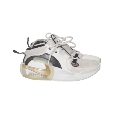 Basketball shoes (Air Zoom Crossover) from Nike Basketball