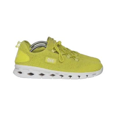 Baskets (Jaune, Blanc) de Daks
