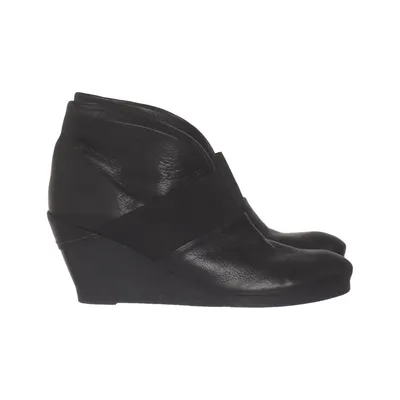 Wedges (Black) from Hispanitas