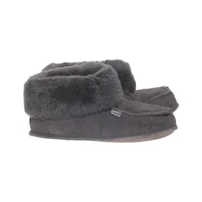 Slippers (Gray) from Axelda