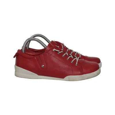Baskets (Rouge) de Charlotte of Sweden