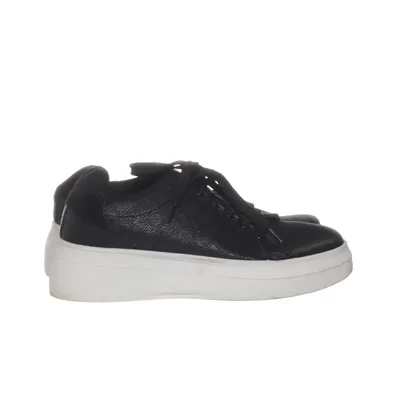 Sneakers (Black) from Active Fashion