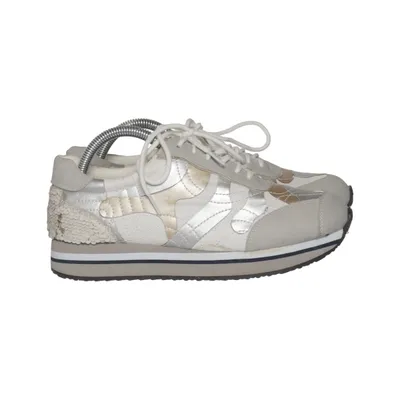 Sneakers (Grijs, Wit, Zilver) van Super Me