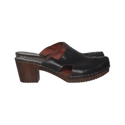 Clogs (Black) from Ten Points