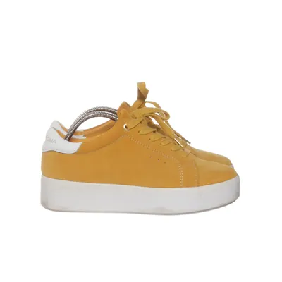 Sneakers (Yellow) from Agnes Cecilia