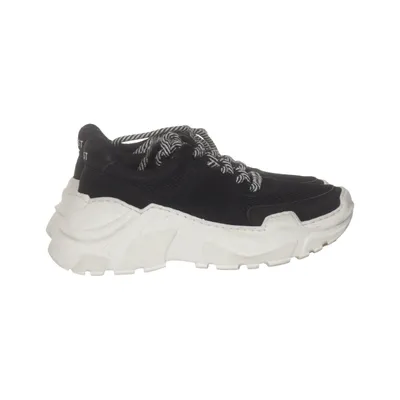 Trainers (Black, White) from Läst
