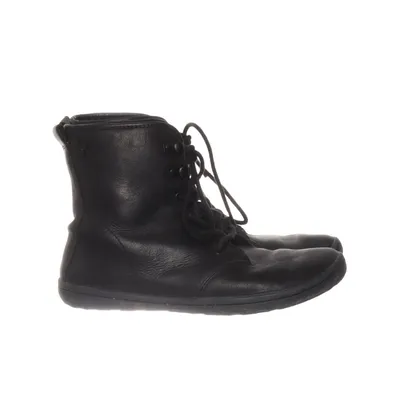Laced boots (Black) from Vivobarefoot