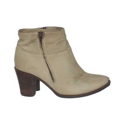 Stövletter (Beige) från Moma Skinn