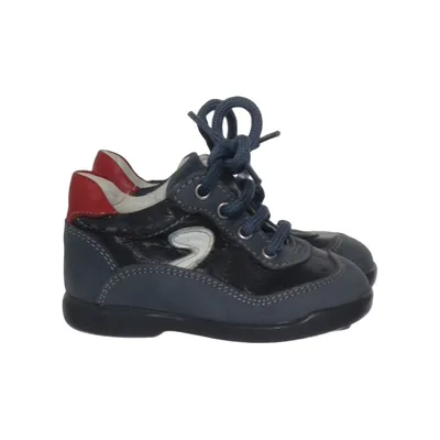 Baskets (Bleu, Noir, Rouge) de Hush Puppies