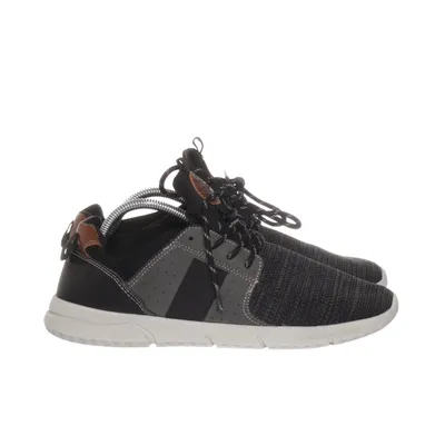 Sneakers (Black) from Memphis One