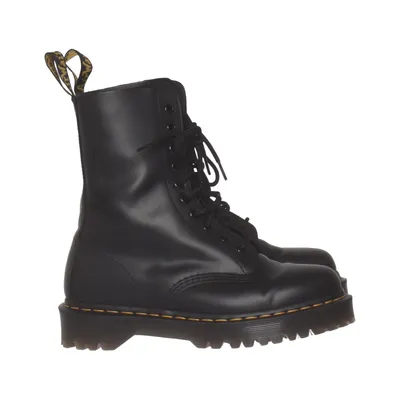 Laced boots (Black) from Dr. Martens