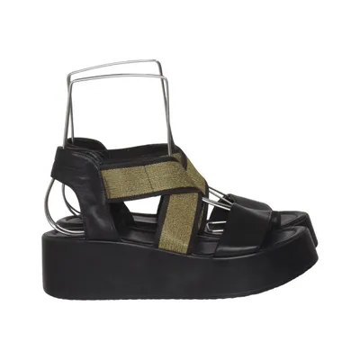 Chaussure compensées (Noir, Or) de Donna Ricco Cuir