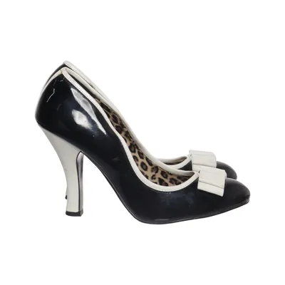 Pumps (Black, White) from Pinup Couture