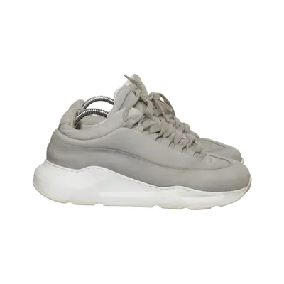 Baskets (Gris, Blanc) de Stinaa J