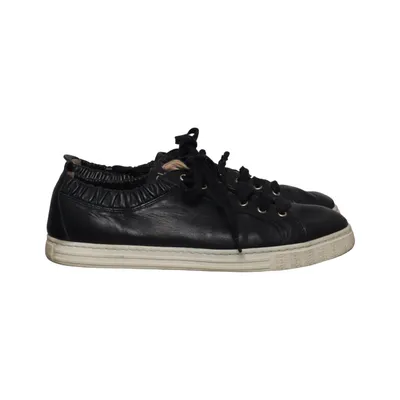 Sneakers (Black) from AGL
