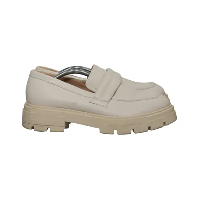 Loafers (Beige)