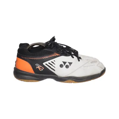 Baskets (Blanc, Noir, Orange) de Yonex