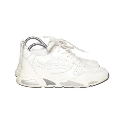 Baskets (Blanc, Gris) de Sneakersnstuff
