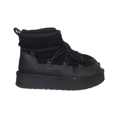 Laced boots (Black) from Pace