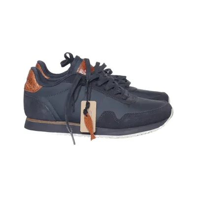 Baskets (Bleu) de Woden Cuir