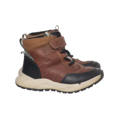 Hiking boots (Play Prints) from Clarks