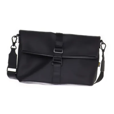 Axelremsväska (Svart) från Gaston Luga