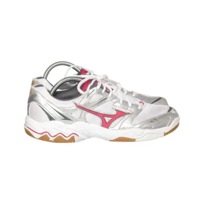 Baskets (Blanc, Argent, Rose) de Mizuno