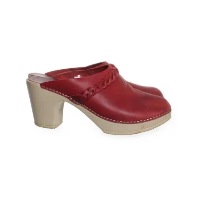 Clogs (Red) from Calou Stockholm