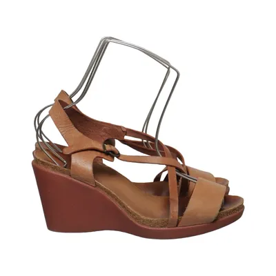 Chaussure compensées (Marron) de KicKers
