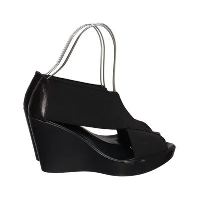 Wedges (Black) from Vera