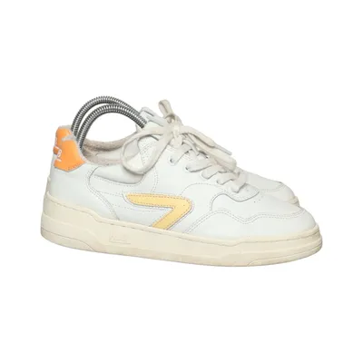 Baskets (Blanc, Jaune, Orange) de Hub Cuir