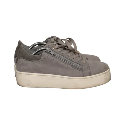 Sneakers (Gray) from Vox