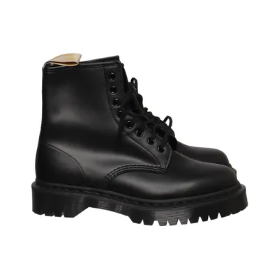 Laced boots (1460) from Dr. Martens