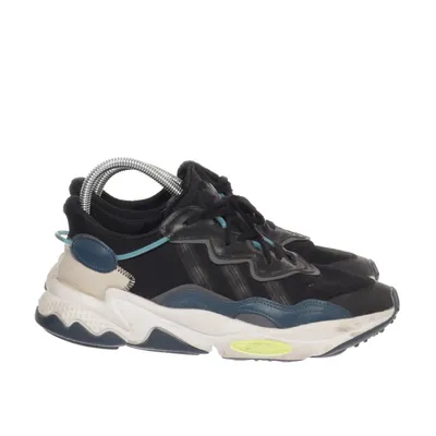 Sneakers (Ozweego) från Adidas