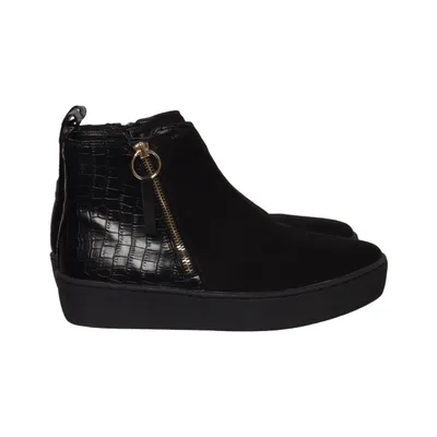 Ankle boots (Black) from So All