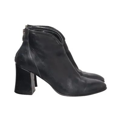 Heeled boots (Black) from Noë