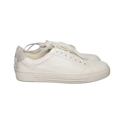 Sneakers (White) from Via Cortesa