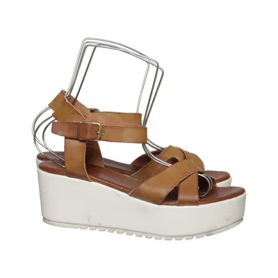 Wedges (Brown, White) from Tsakiris Mallas