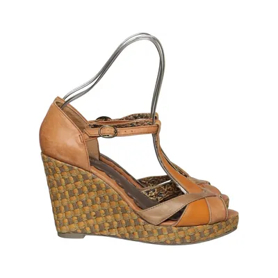 Wedges (Brown) from Seychelles