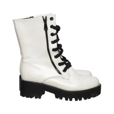 Laced boots (White, Black) from Bora Bora