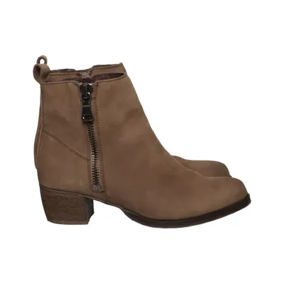 Ankle boots (Brown) from Hot Ice