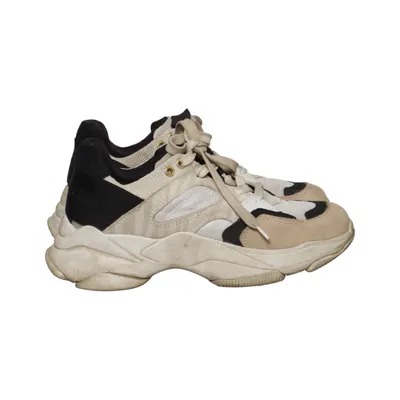 Sneakers (Beige, Vit, Svart) från Agnes Cecilia