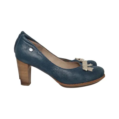 Pumps (Blue) from No Stress