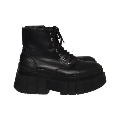 Laced boots (Black) from Bershka