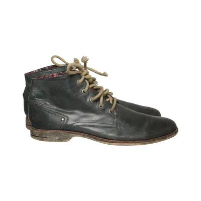 Desert boots (Black) from Sneaky Steve